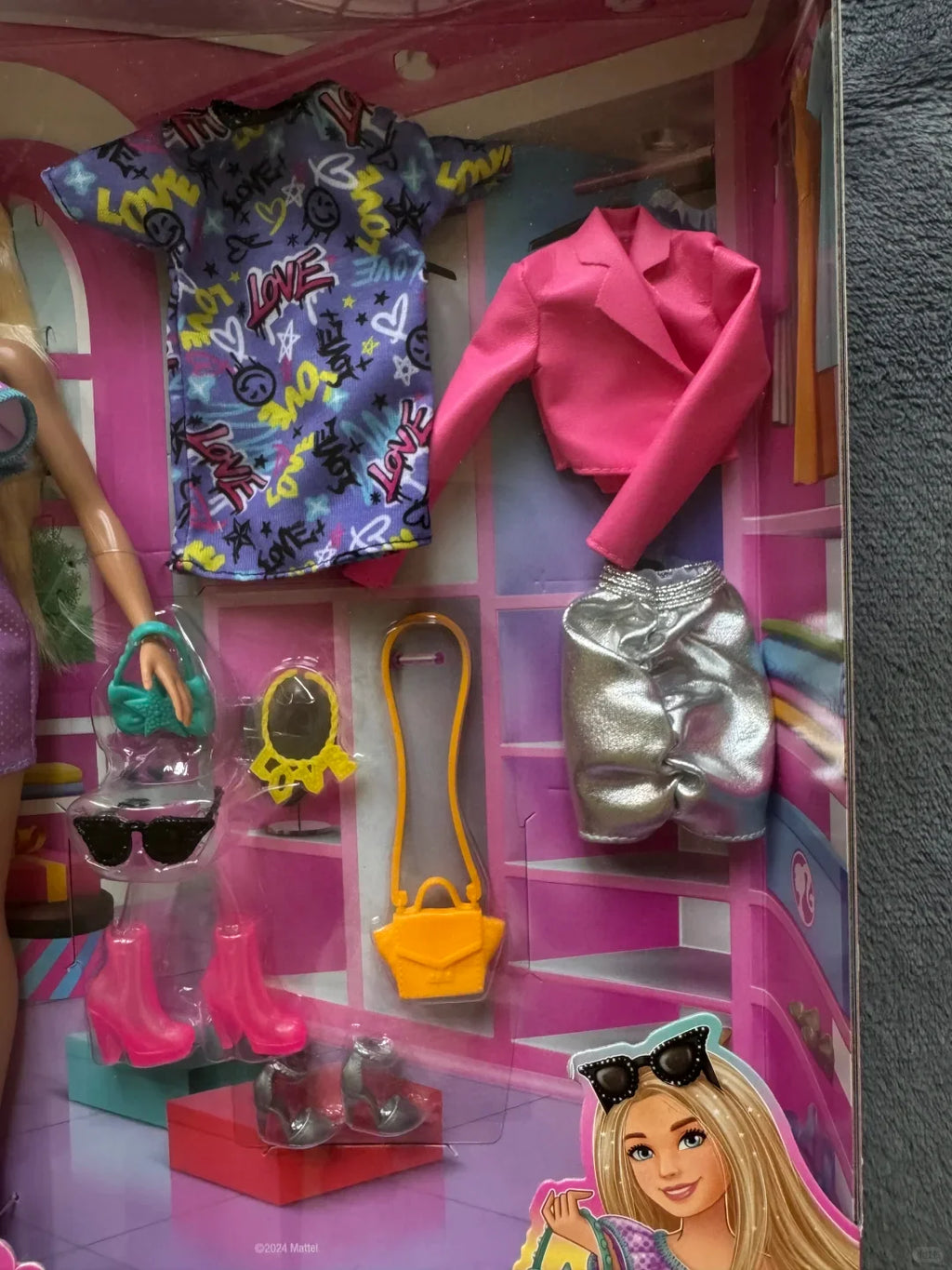 Barbie Glamorous Sparkling Wardrobe Gift Set | Fashion Doll with Outfits & Jewelry Accessories