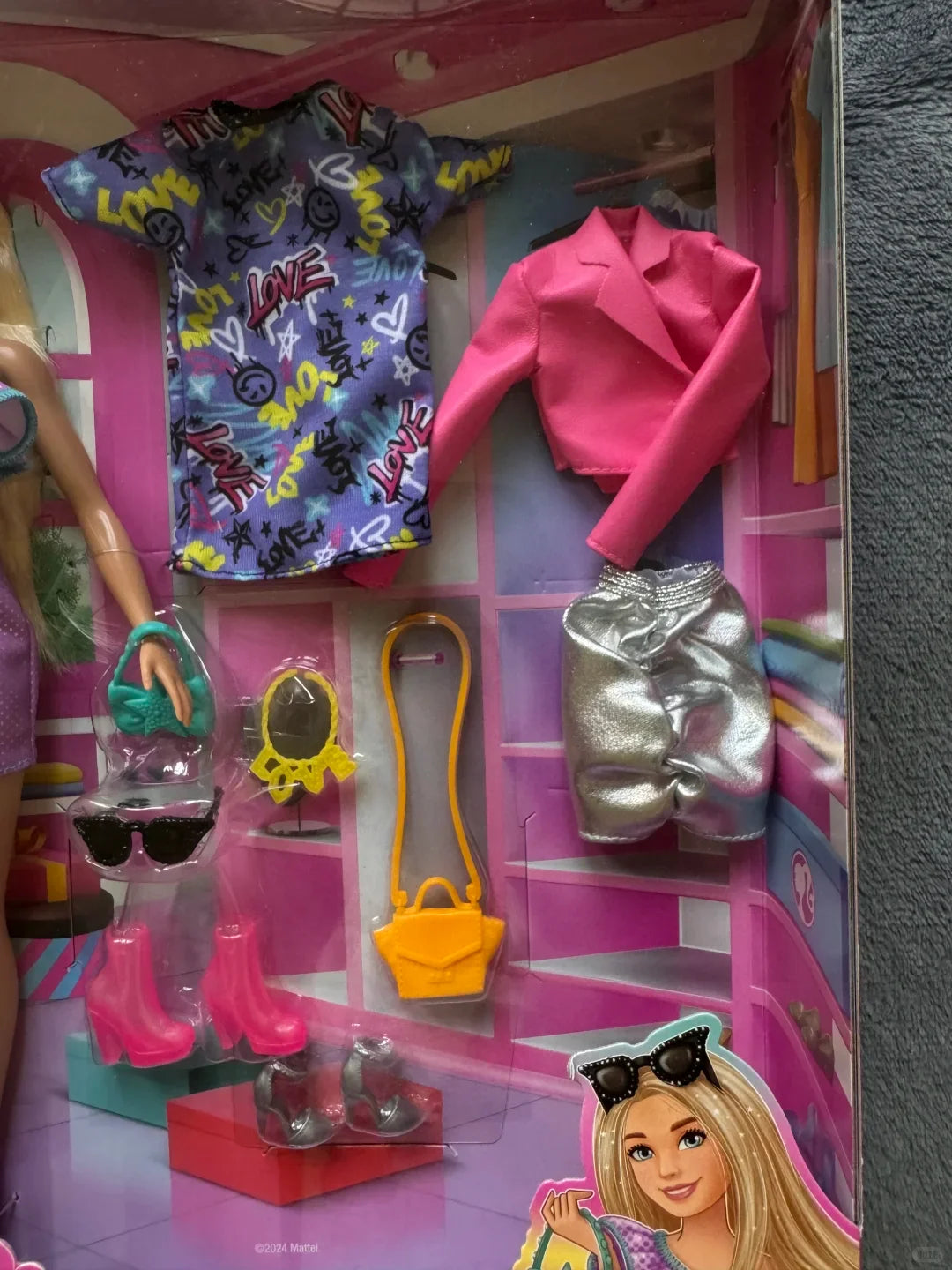 Barbie Glamorous Sparkling Wardrobe Gift Set | Fashion Doll with Outfits & Jewelry Accessories