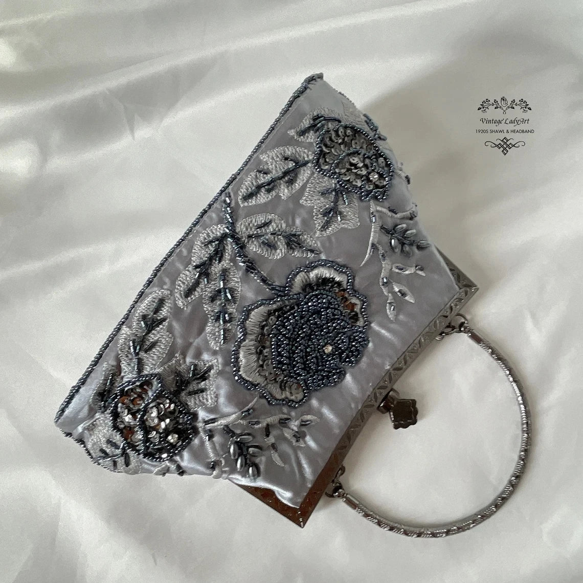 Lost in Vintage Evening  Handbag Flower Beaded Sequin Clutch Purse with the 2 Detachable Removalbe Shoulder Chain Formal Party