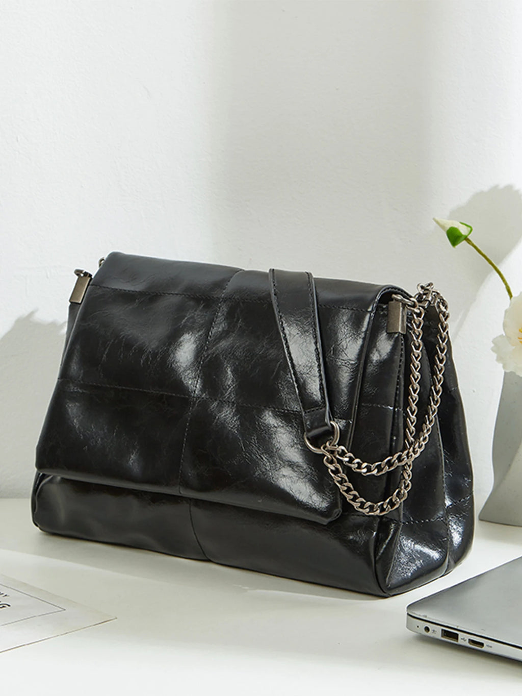 Large Capacity Commuting Bag 2024 New Spring/Summer Women's Chain Tote Bag, High-End and Fashionable Single Shoulder Underarm Ba