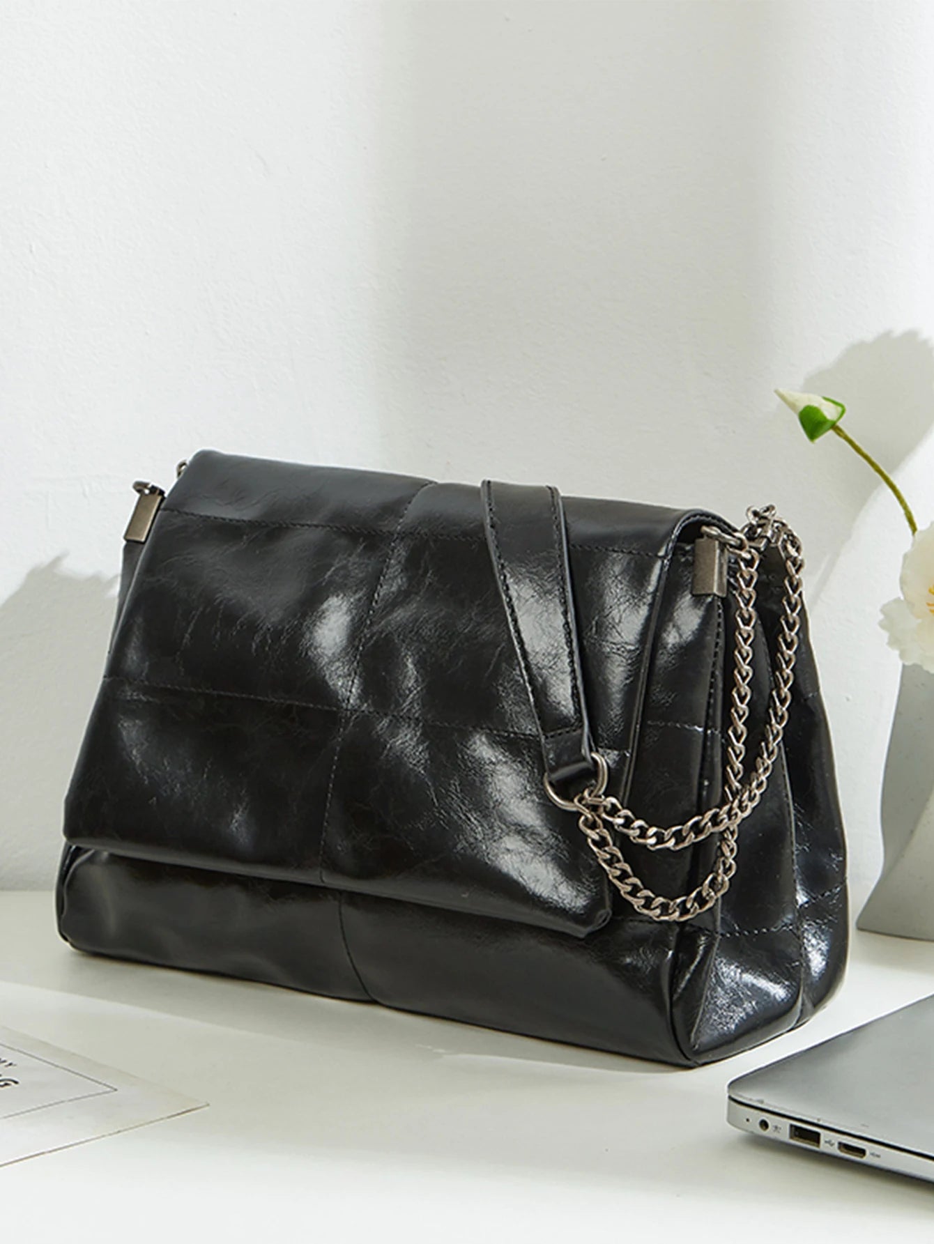 Large Capacity Commuting Bag 2024 New Spring/Summer Women's Chain Tote Bag, High-End and Fashionable Single Shoulder Underarm Ba