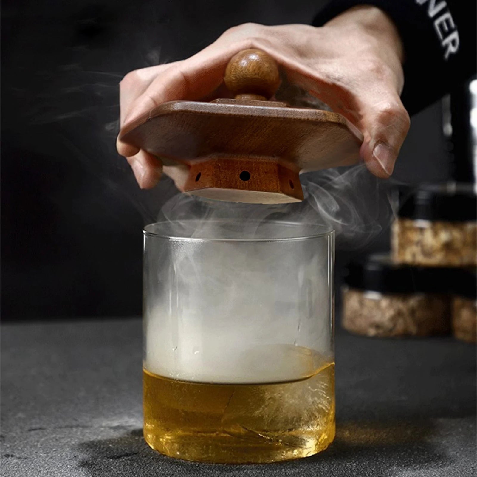 Glass Top Smoker Cocktail Smoker Kit With 4PCS Wood Chips Bartender Accessories For Whiskey Drinks Smoking Gift Kit for Men