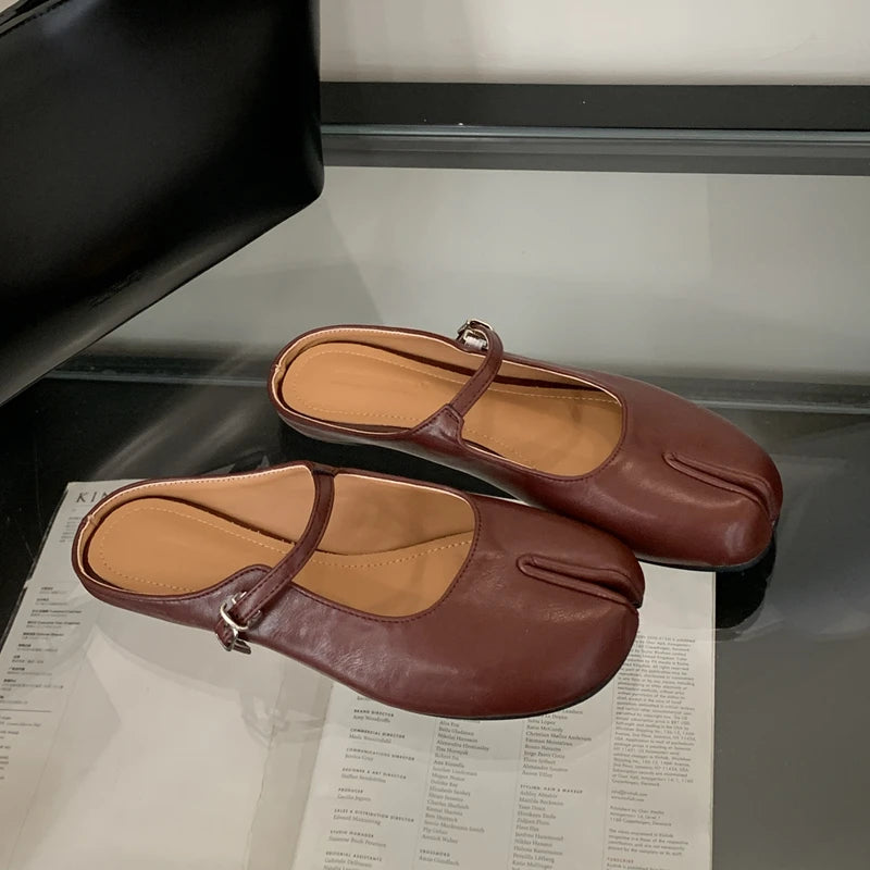 SUOJIALUN Autumn Women Flat Shoes Fashion Split Toe Flat Heel Laofer Shoes Shallow Soft Leather Casual Outdoor Mary Jane Shoes