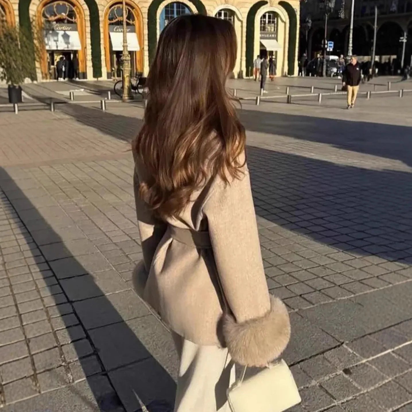 Women’s Belted Tweed Coat with Plush Lapel & Faux-Fur Sleeves — Vintage Street Outerwear (Autumn/Winter 2025)