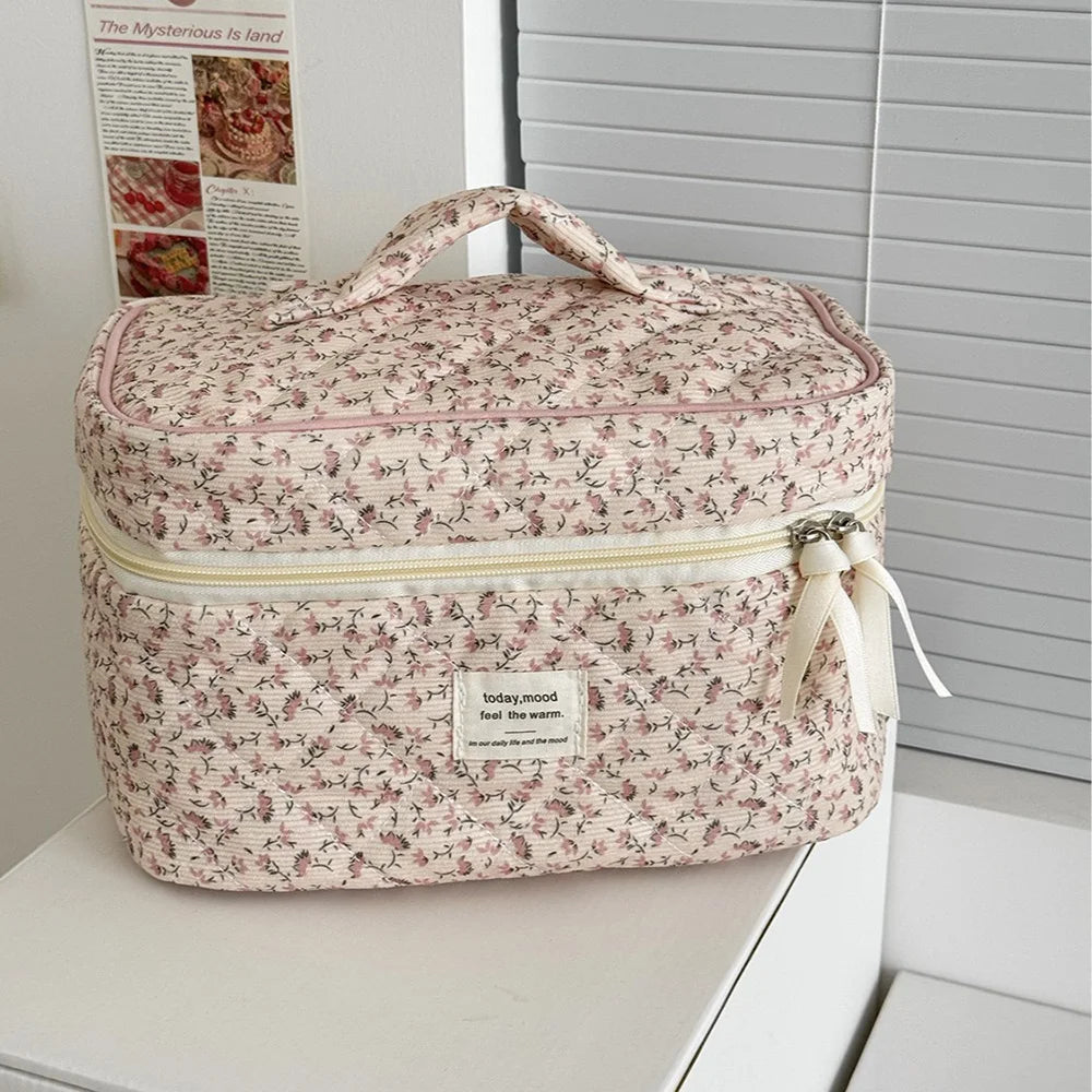 Vintage Floral Quilted Makeup Bag – Wide-Opening Travel Organizer