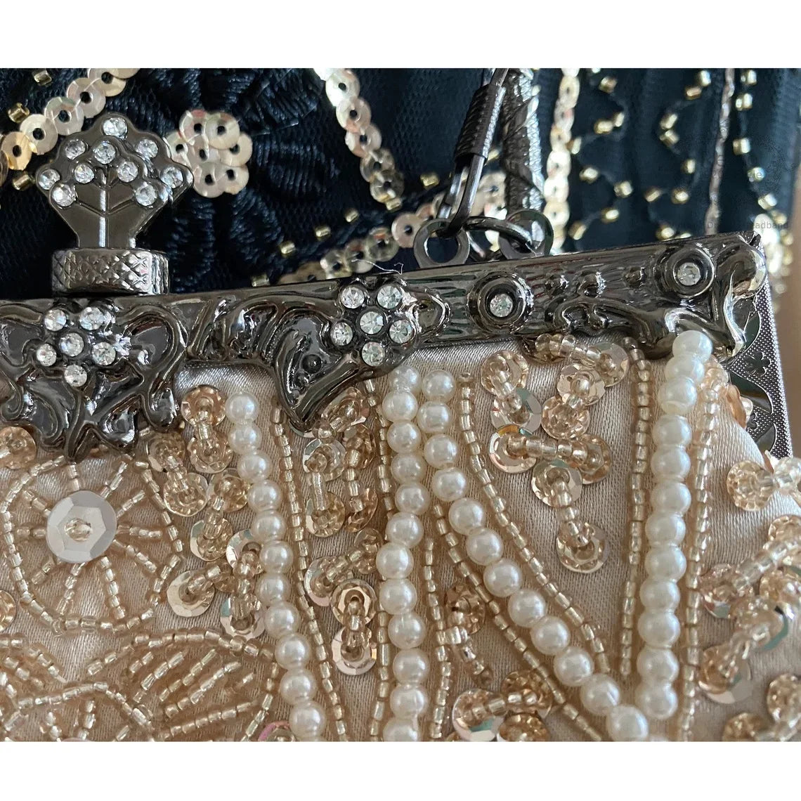 Lost in Vintage Clutch Handbag Beaded and Sequin Kiss-lock Closurer Shoulder Bag Crossbody Detachable ChainProm Evening Party