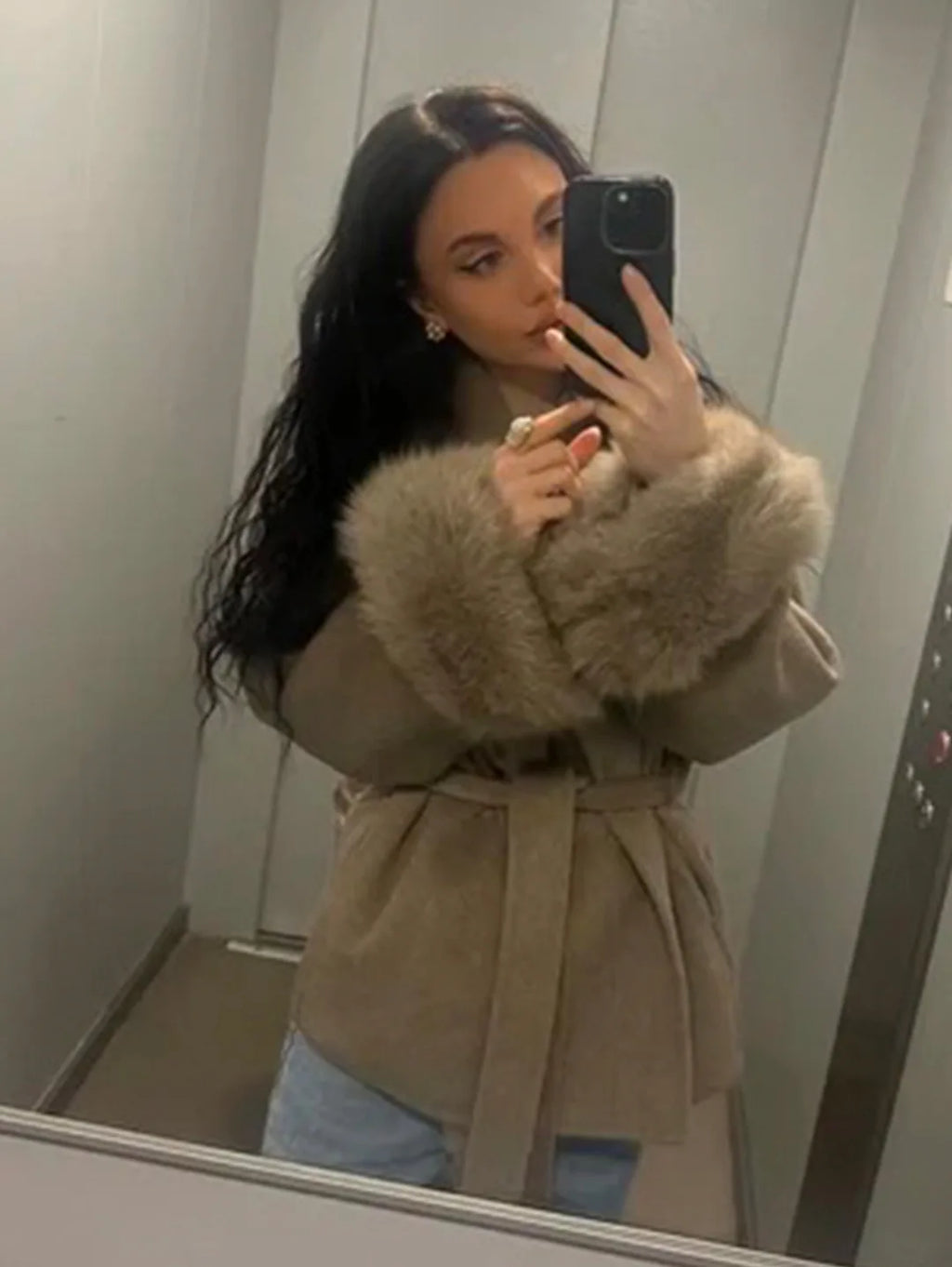 Women’s Belted Tweed Coat with Plush Lapel & Faux-Fur Sleeves — Vintage Street Outerwear (Autumn/Winter 2025)