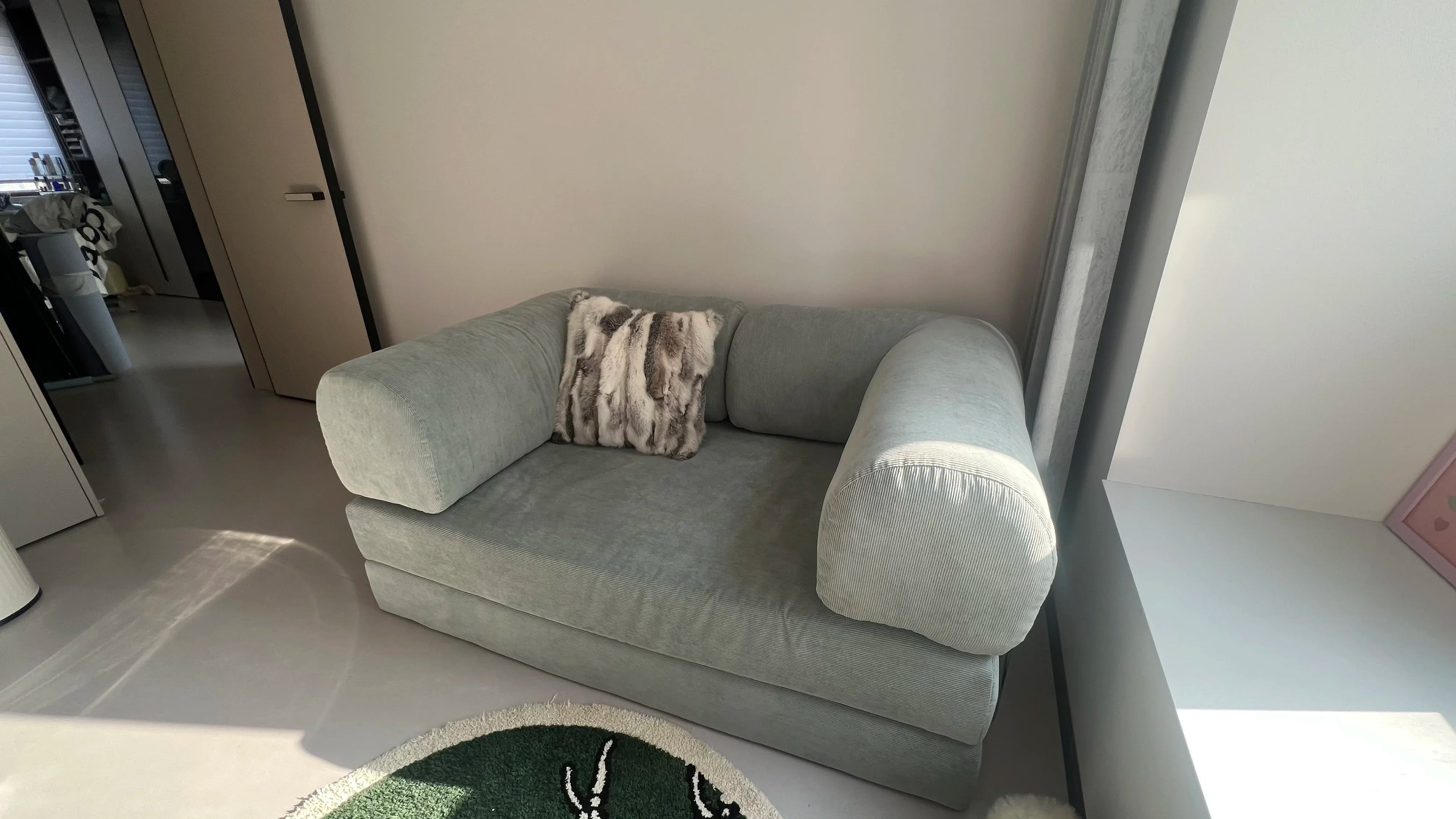 2025 New Elegant Italian Compressed Sofa Minimalist Retro Corduroy Sofa Bed Foldable Washable Customizable for Living Room