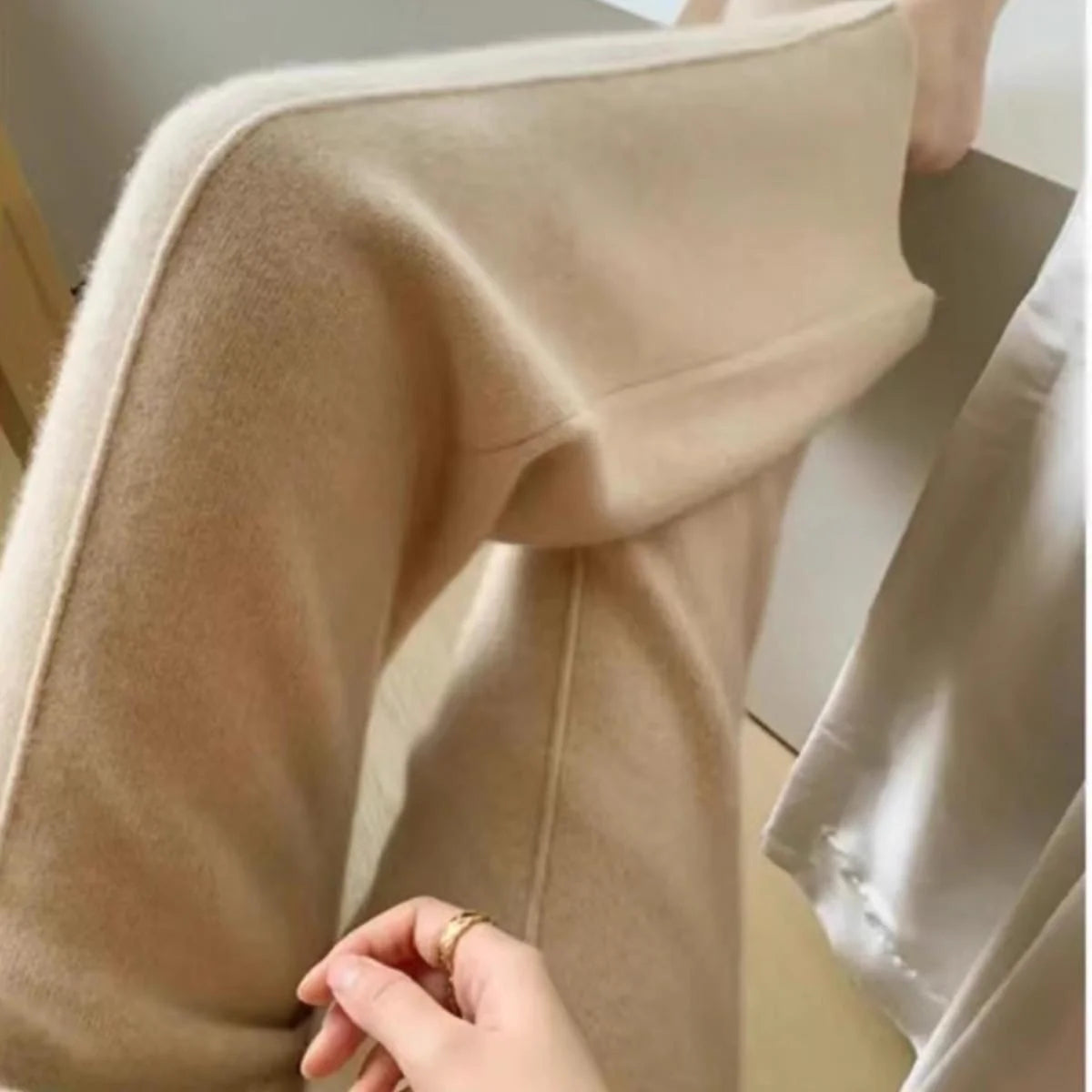 Women’s High-Waist Belted Knit Pants – Solid Color, Center-Crease Wide-Leg (Autumn/Winter 2026)