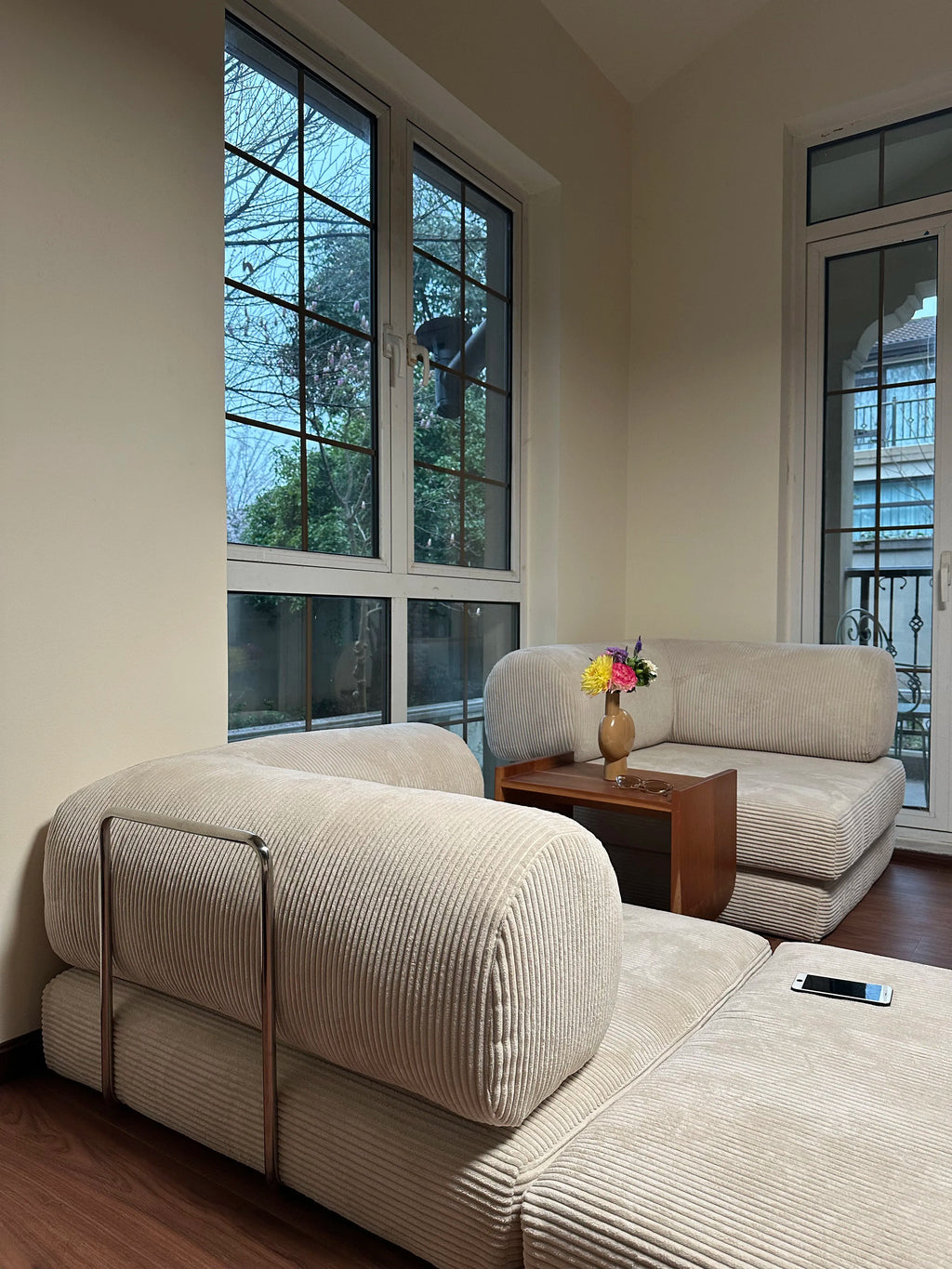 2025 New Elegant Italian Compressed Sofa Minimalist Retro Corduroy Sofa Bed Foldable Washable Customizable for Living Room