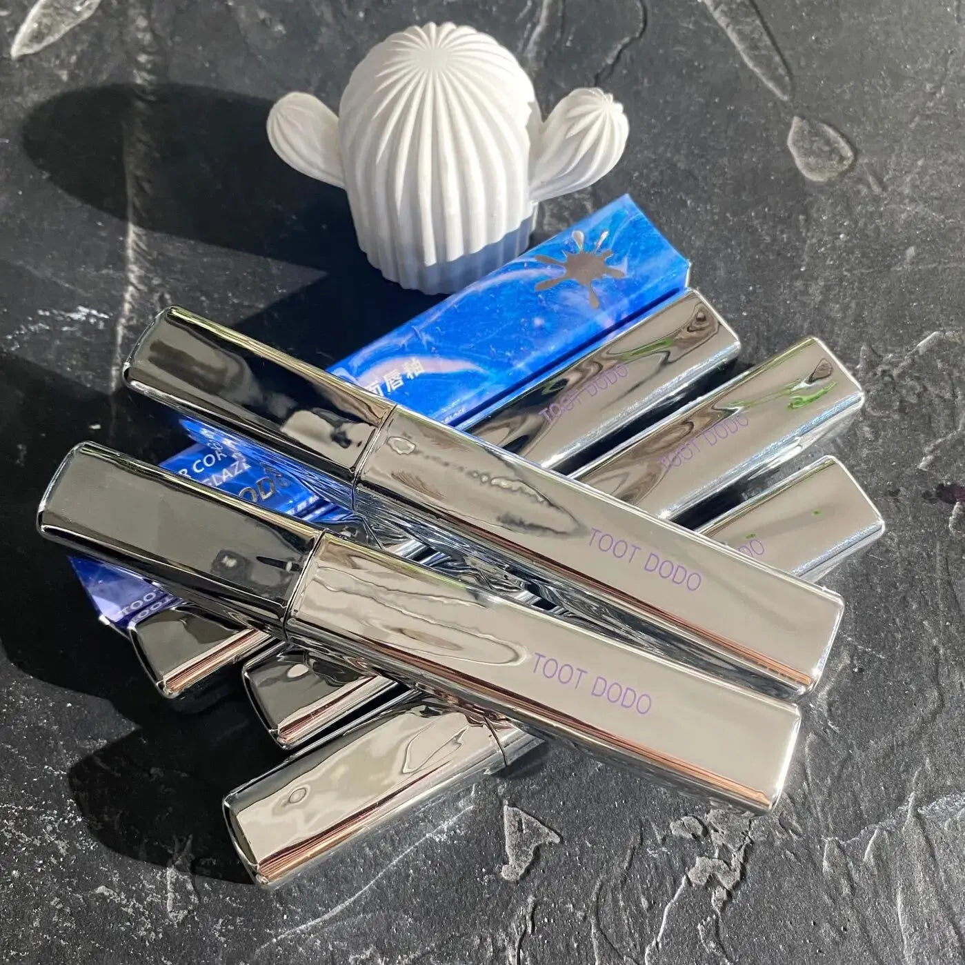 TOOT DODOT820 Floral Center Mirror Lip Gloss Is Bright and Non Oily, Moisturizing, and Color Displaying. The Lips Are Watery, Tr