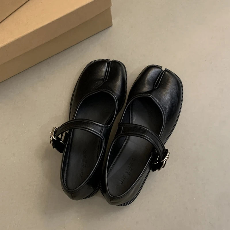 SUOJIALUN Autumn Women Flat Shoes Fashion Split Toe Flat Heel Laofer Shoes Shallow Soft Leather Casual Outdoor Mary Jane Shoes