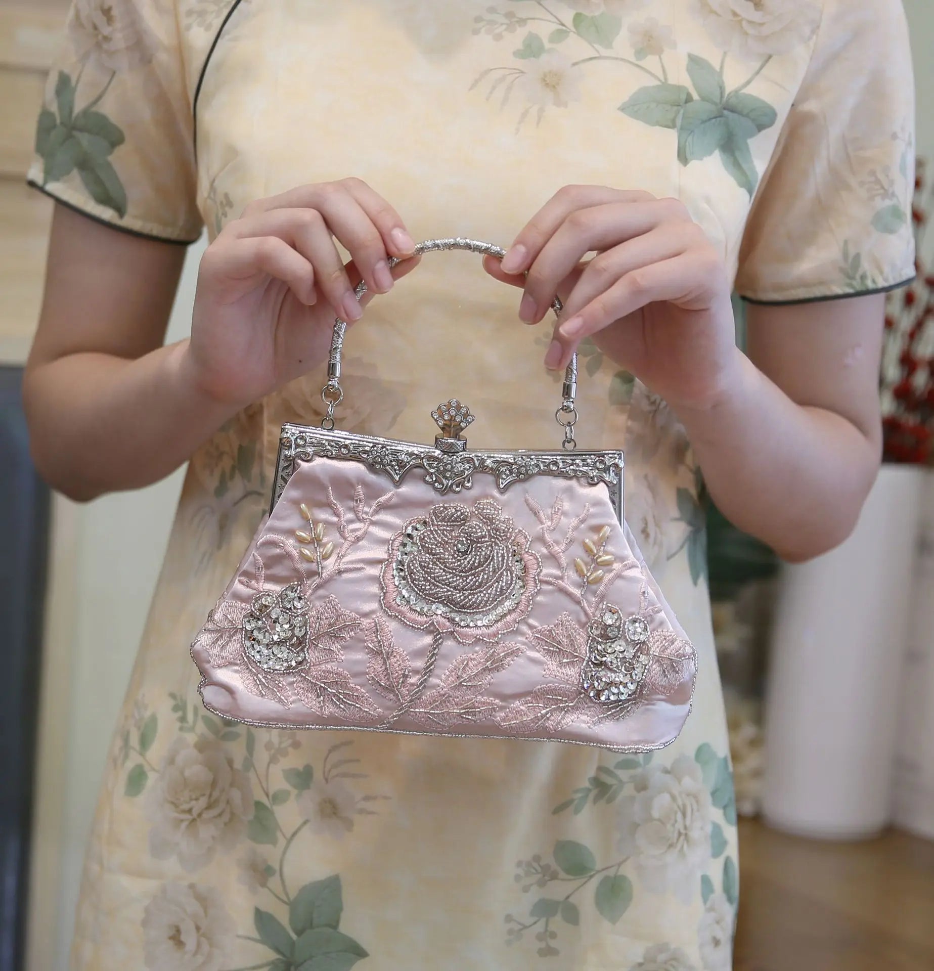 Bead Embroidery Women Evening Bag Diamonds Shell Lady Small Day Clutches Party Dinner Bag Wedding Bridal Pearl Handbags Purse