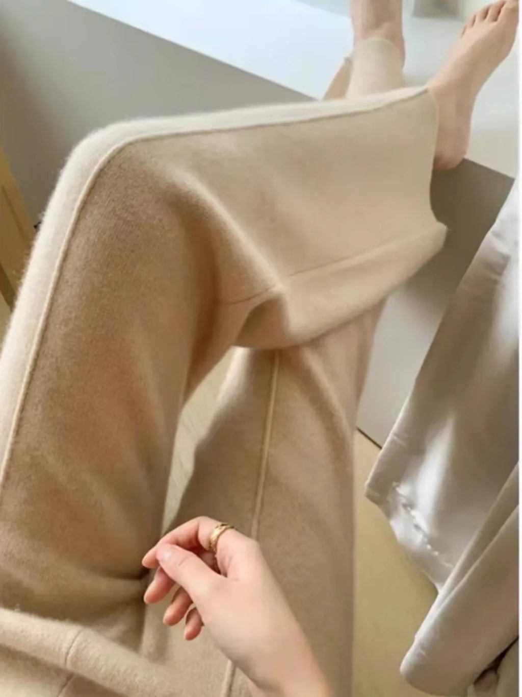 Women’s High-Waist Belted Knit Pants – Solid Color, Center-Crease Wide-Leg (Autumn/Winter 2026)