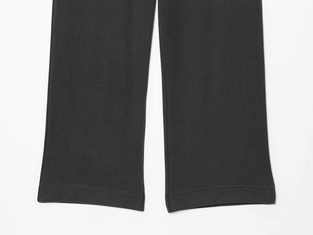 Women’s 2-Piece Set – Stand Collar Zip Sweatshirt & Soft Straight-Leg Pants (Autumn 2025)