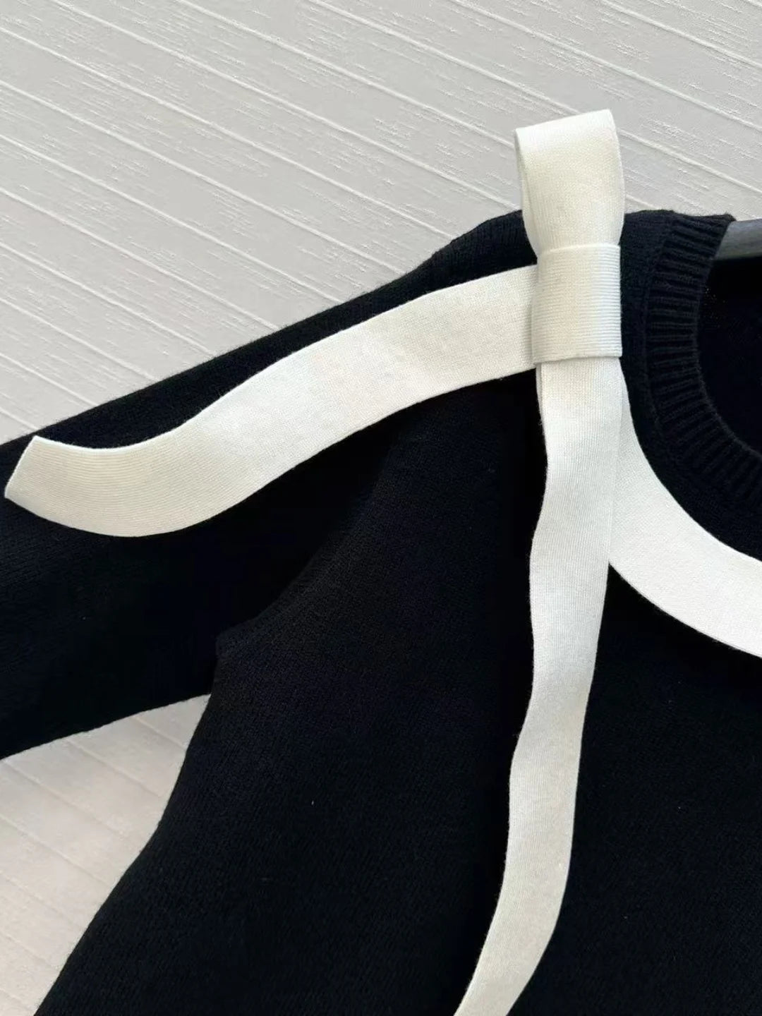 Women’s Black & White Colorblock Knit Dress – Bow Tie, Soft Cashmere-Wool Look, French-Inspired (2025 New)