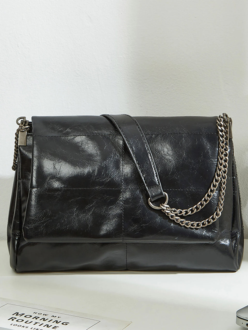 Large Capacity Commuting Bag 2024 New Spring/Summer Women's Chain Tote Bag, High-End and Fashionable Single Shoulder Underarm Ba