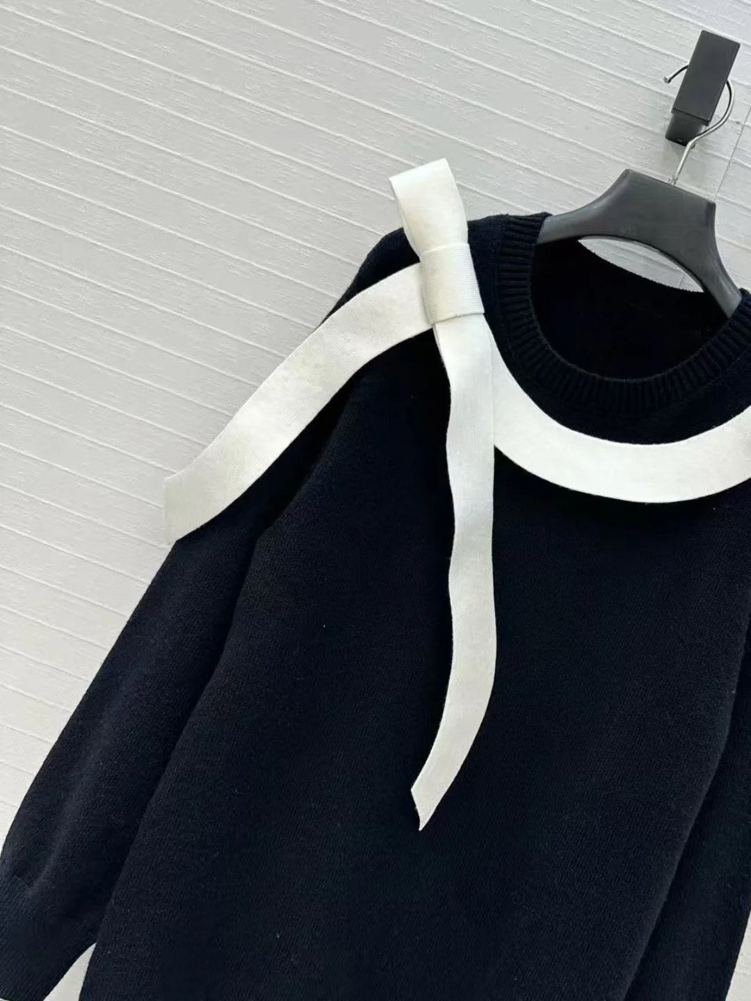 Women’s Black & White Colorblock Knit Dress – Bow Tie, Soft Cashmere-Wool Look, French-Inspired (2025 New)