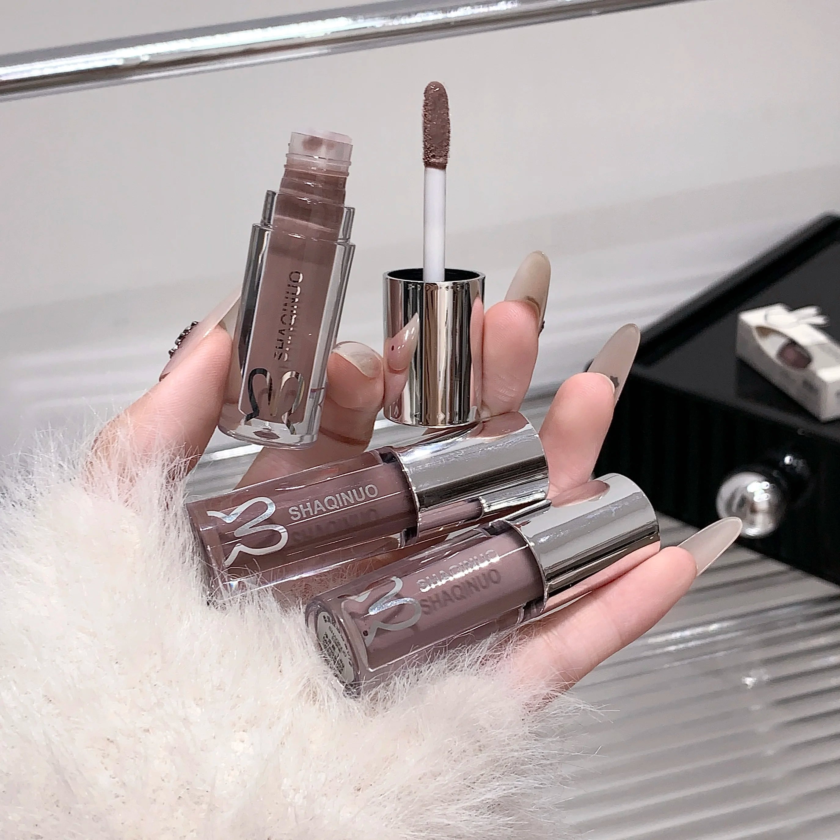 SHAQINUO Water Light Mirror Lip Gloss Lasting Moisturizing Cool Black Silver Gray Pearlescent Fine Sparkling Lipstick Lip Oil