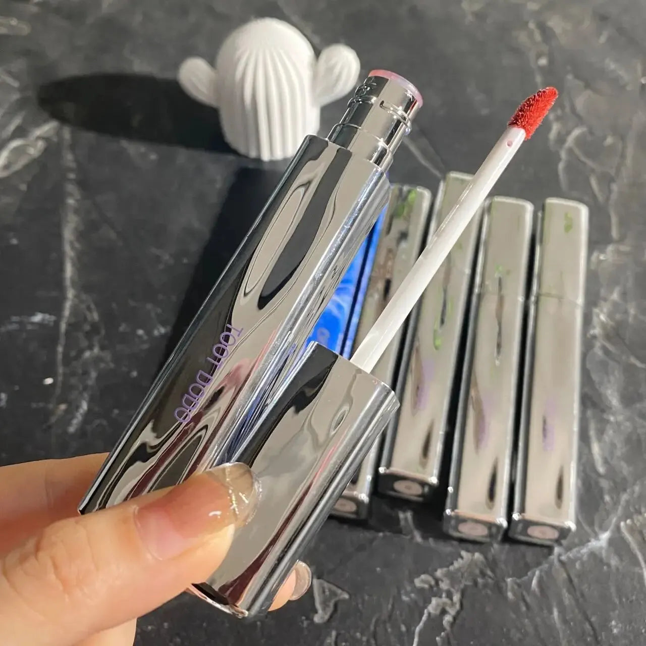 TOOT DODOT820 Floral Center Mirror Lip Gloss Is Bright and Non Oily, Moisturizing, and Color Displaying. The Lips Are Watery, Tr